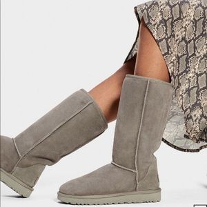 UGG Classic Tall Boot Size 9 Gray